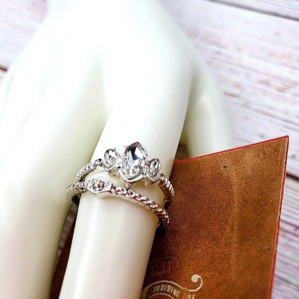 NEW ARIZONA JEANS CO SIZE 6‎ 2 SILVER RINGS 2PCS SET SPARKLY.